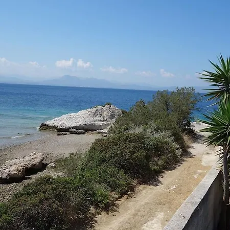 House By The Sea At Skaloma, Loutraki * Vuliagménisz-tó