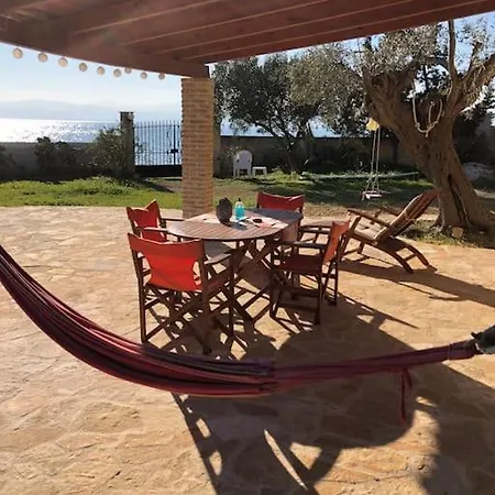 House By The Sea At Skaloma, Loutraki * Vouliagmeni-meer