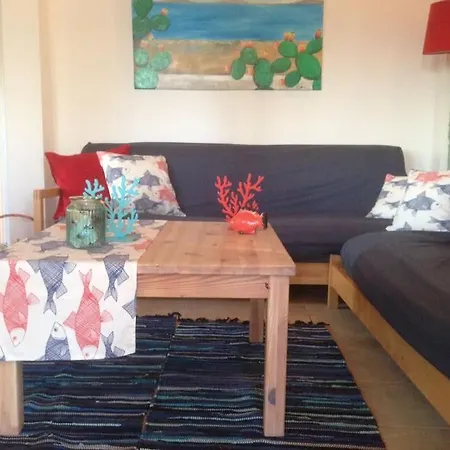 House By The Sea At Skaloma, Loutraki Vakantiehuis