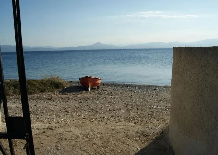 House By The Sea At Skaloma, Loutraki 度假居 沃里亚戈米尼湖